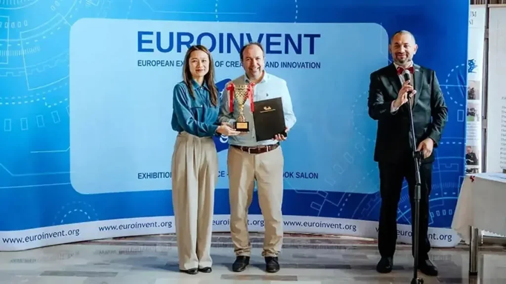 12 Turkse academici winnen goud in Roemenië voor melanoompleister
