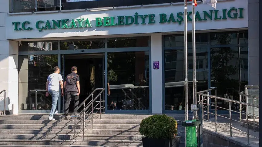 Burgemeester van Çankaya onder de 24 gevangengezet in corruptieonderzoek