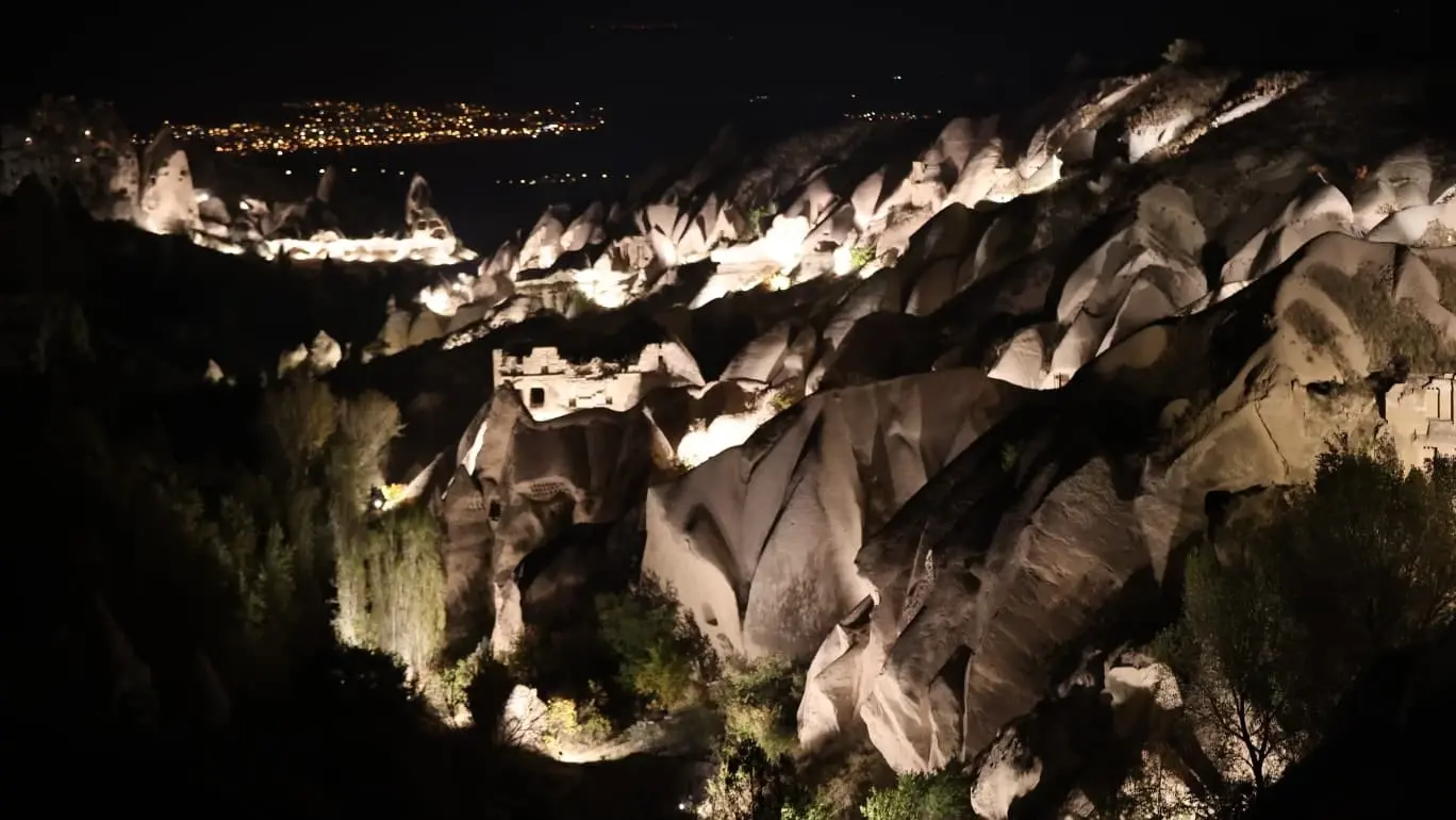 Cappadocië opent erfgoedsites in het donker