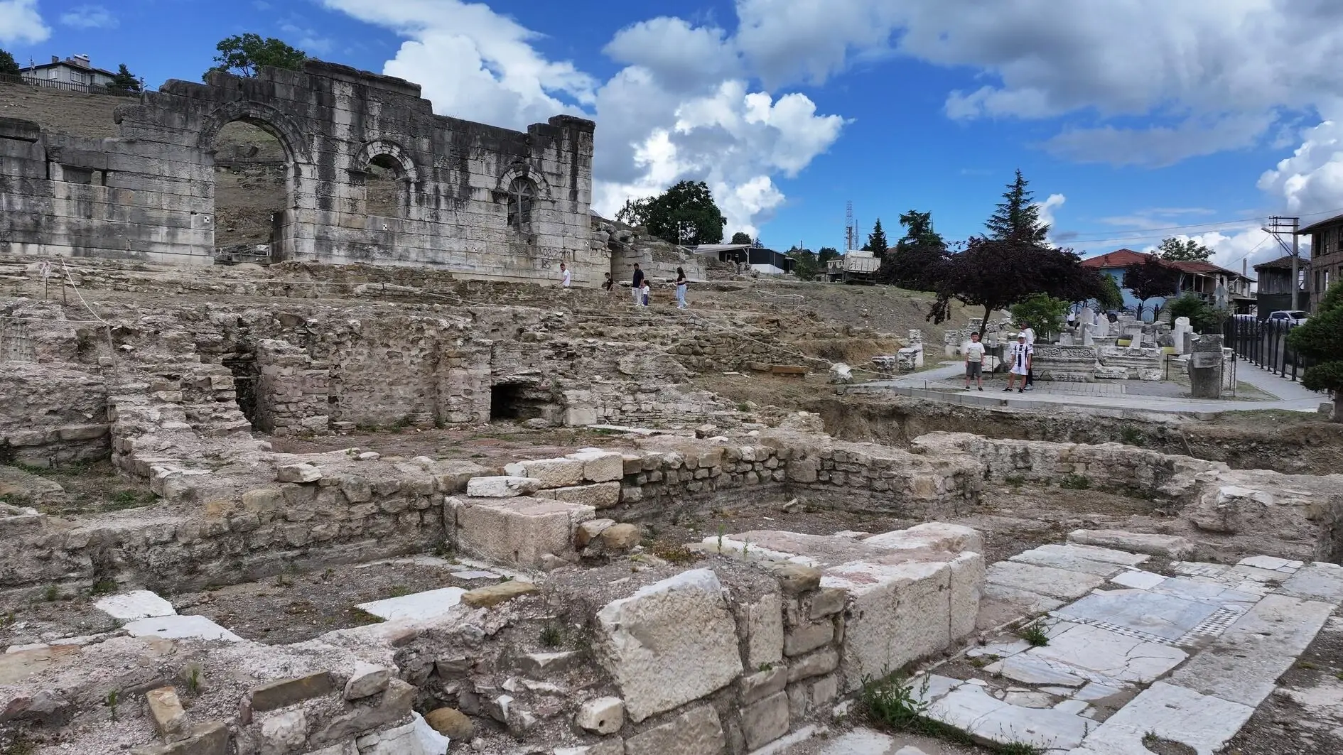 De restauratie begint bij de uitgebreide opgraving van de oude stad in het noordwesten van Türkiye