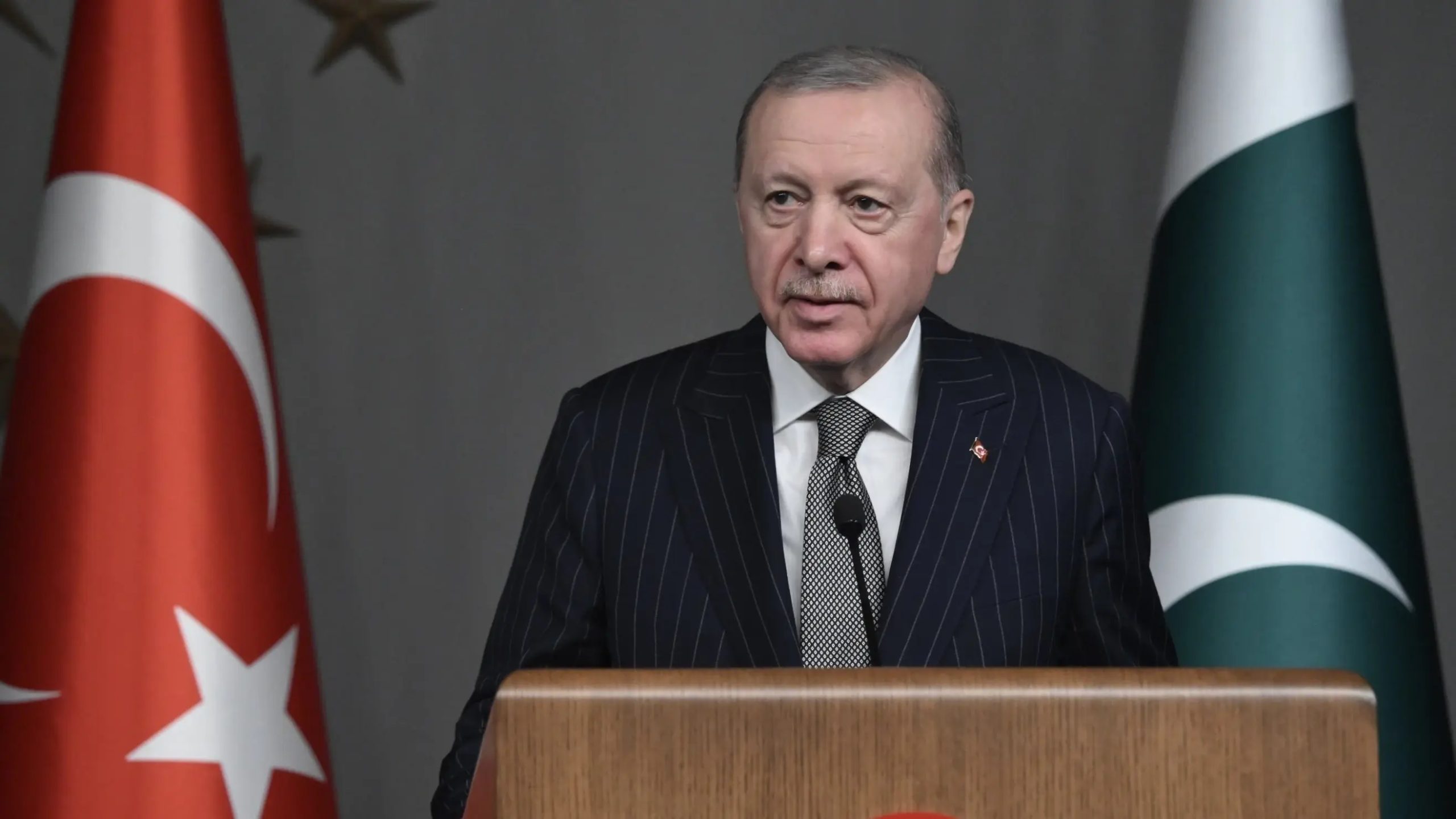 Erdoğan bestempelt Israël als ‘oorlogsverslaafde’ en dringt aan op terughoudendheid in de regio