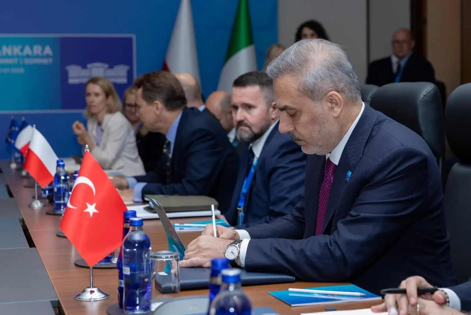 Fidan woont de ministeriële bijeenkomsten van de NAVO bij in Ankara