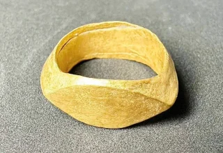 Gouden ringen gevonden tijdens opgravingen op archeologische vindplaats Thailand