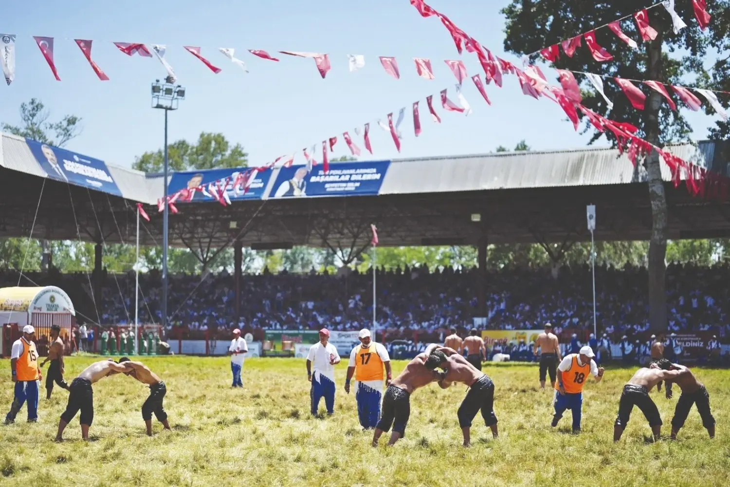 Het eeuwenoude Kırkpınar Oil Wrestling-toernooi gaat van start in Edirne