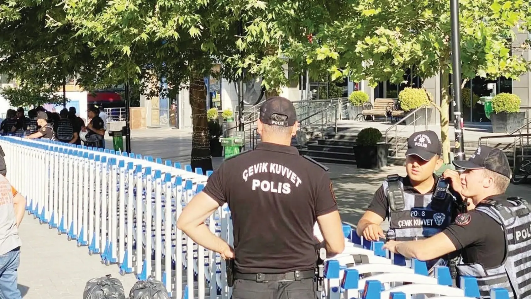 Nieuwe operaties troffen het belangrijkste door de oppositie gerunde district in Ankara