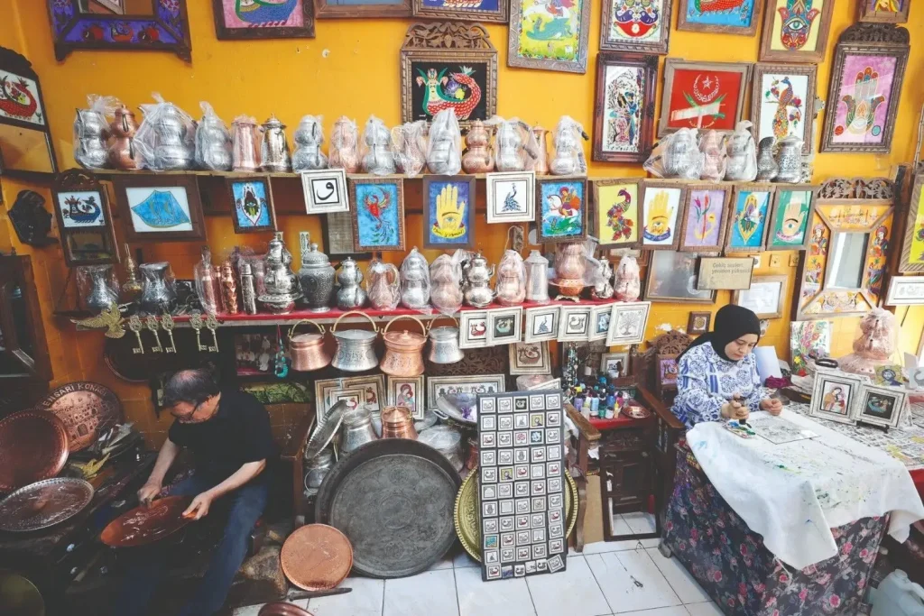 Vader en dochter houden de traditie van Mardin levend