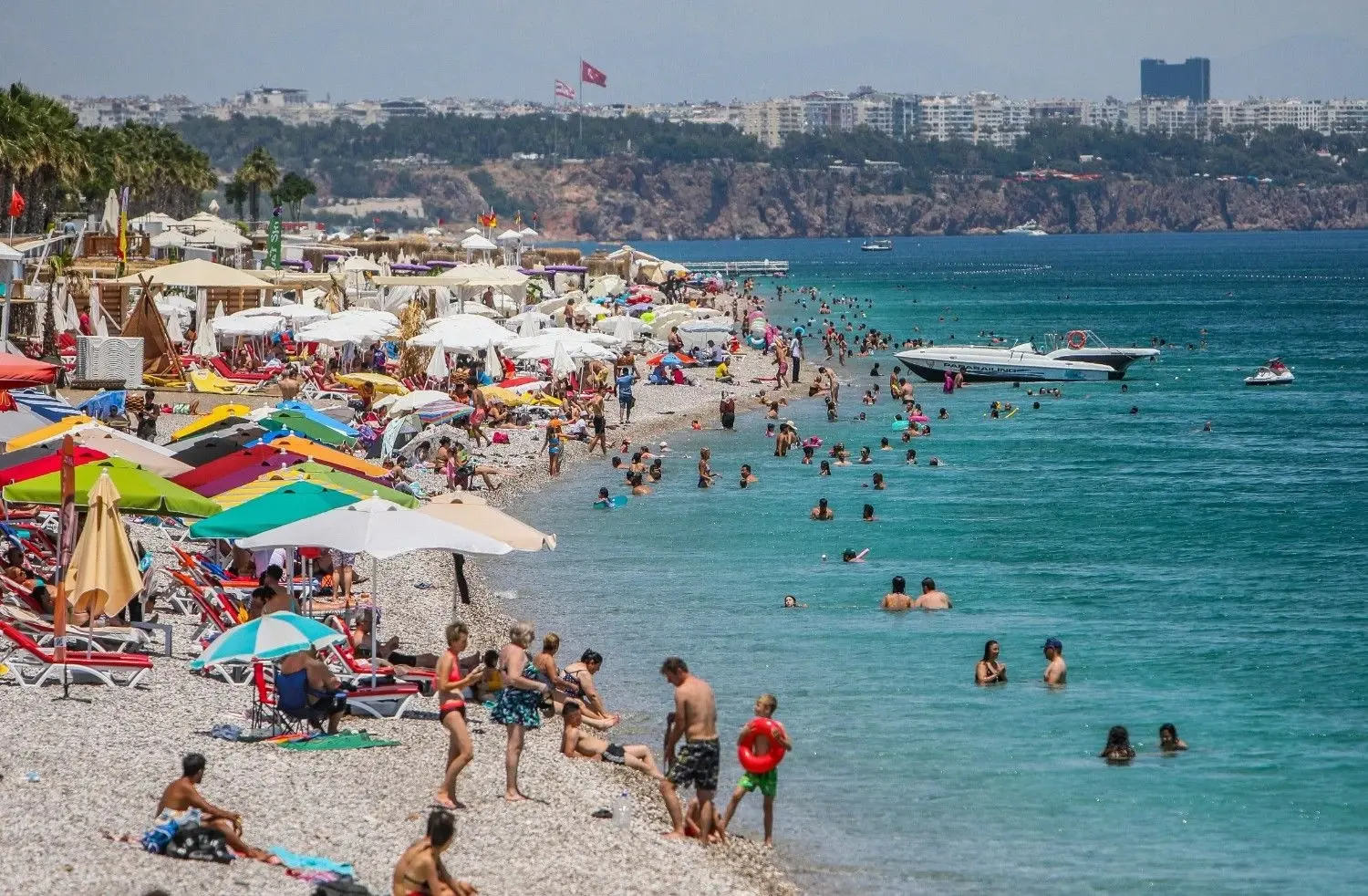 Augustus brengt verlichting voor de toeristische sector van Antalya