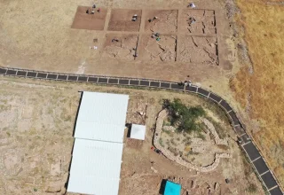 Bij nieuwe opgravingen in Göbeklitepe worden rechthoekige constructies blootgelegd