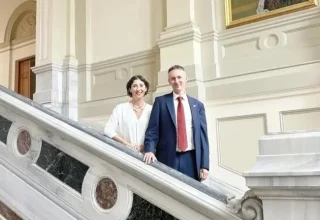 Britse diplomaat keert terug naar Istanbul met Turkse taal op sleeptouw