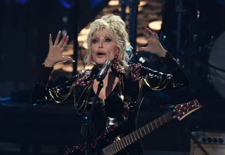 De Amerikaanse countrylegende Dolly Parton sterft op 80-jarige leeftijd