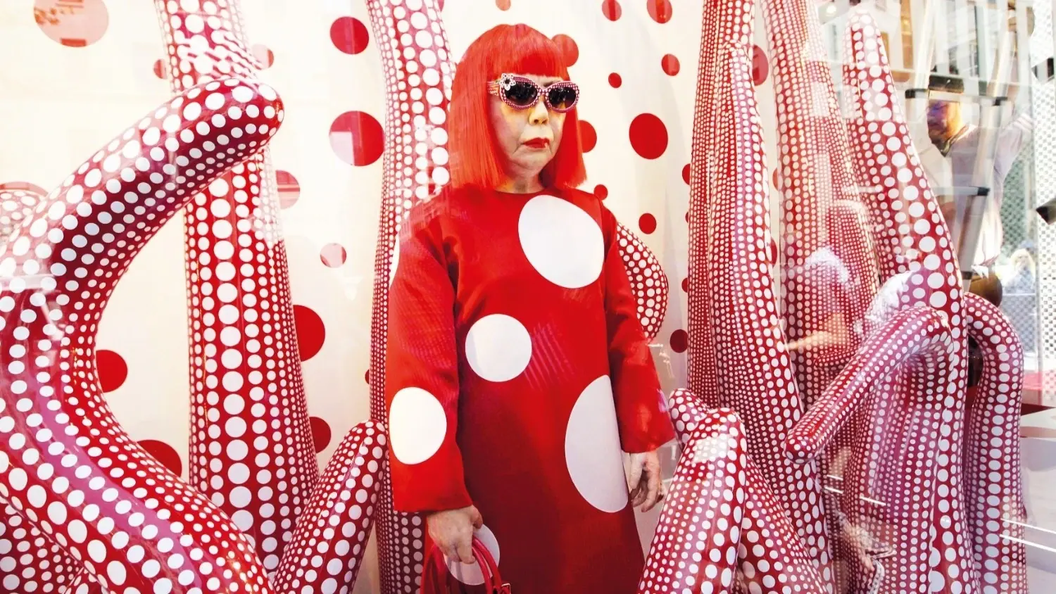 De Japanse 'polka dot queen'-kunstenaar Yayoi Kusama sterft op 97-jarige leeftijd