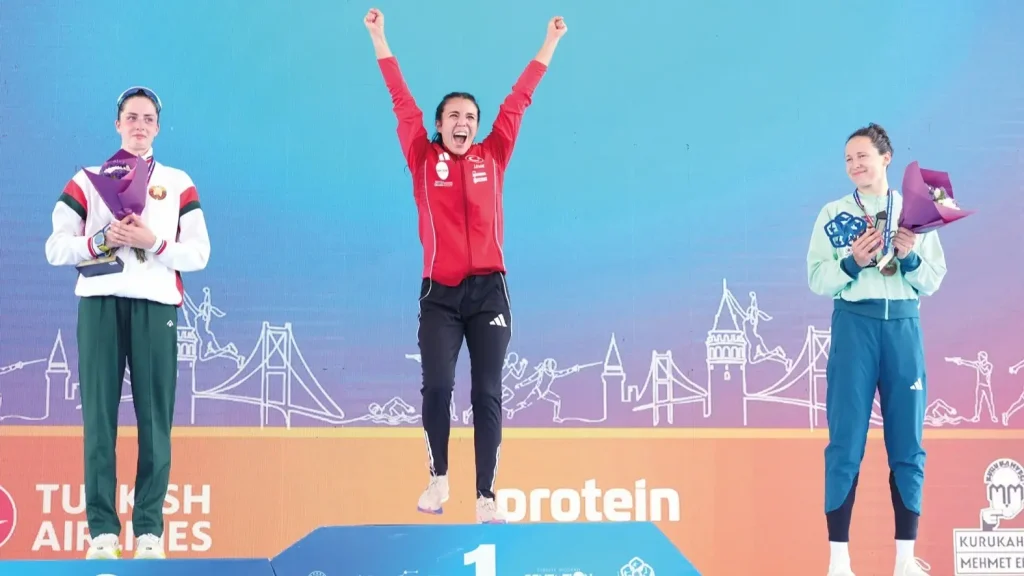 De Turkse pentatleet Mihrioğlu wordt Europees kampioen
