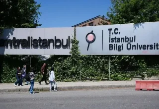 De door trustees getroffen Bilgi Universiteit ziet massale vacatures