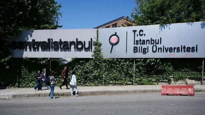 De door trustees getroffen Bilgi Universiteit ziet massale vacatures