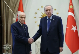 Erdoğan ontmoet Bahçeli als anti-terreurwetsvoorstel in focus
