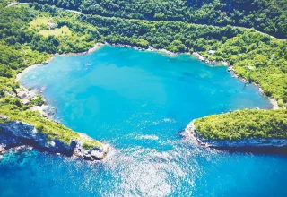 Gideros Bay verwelkomt bezoekers met landschappelijke schoonheid