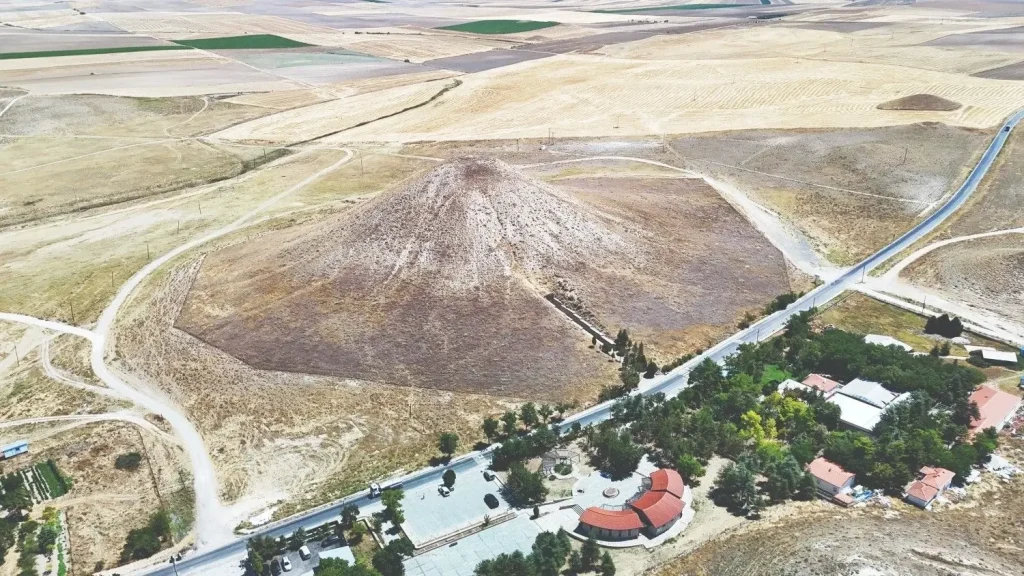 Gordion tumulus geïdentificeerd als graf van koning Midas' vader