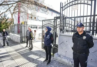 Leraren moeten kielen dragen terwijl het ministerie landelijke schoolregels onthult