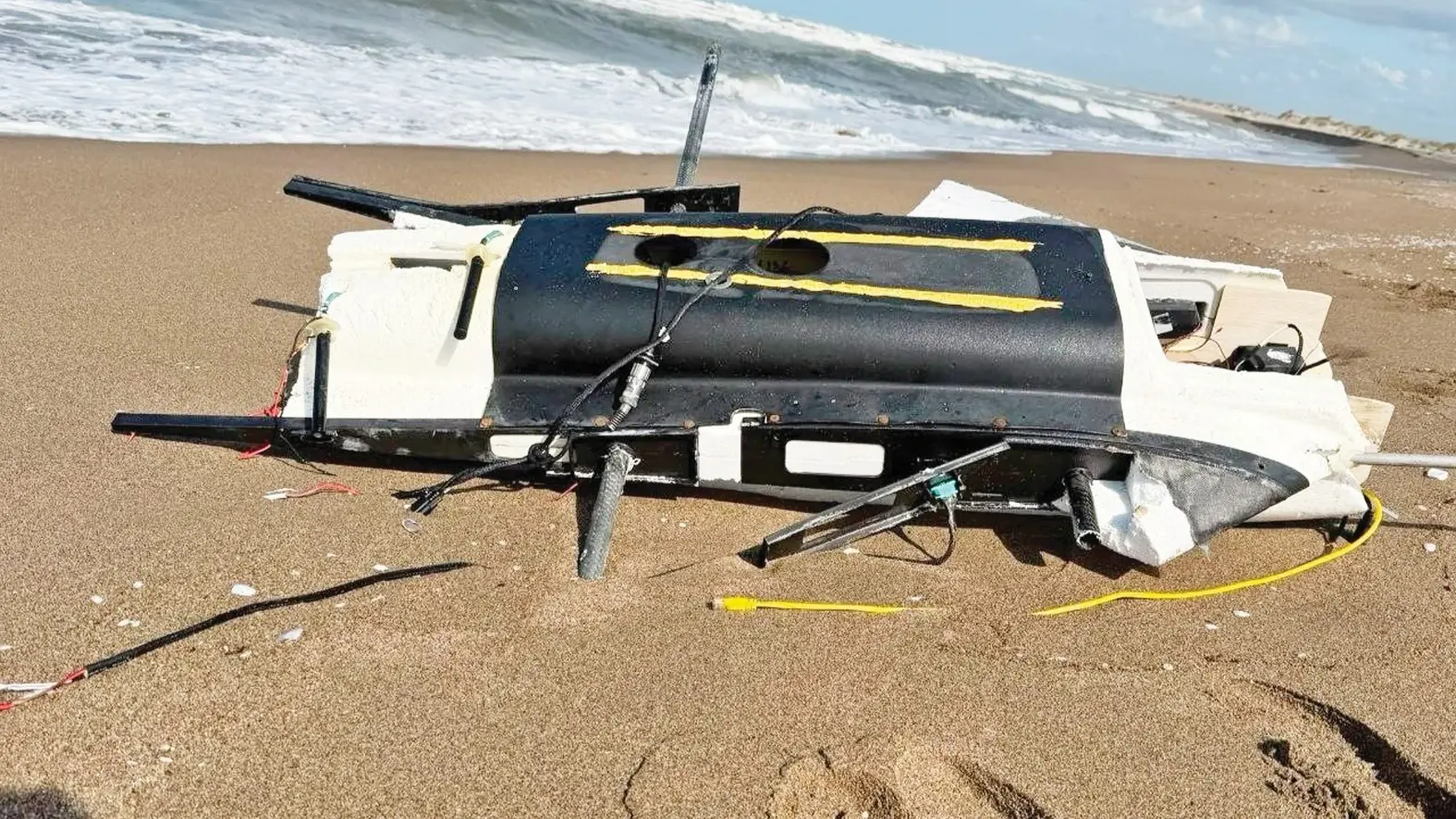 Meer UAV-puin spoelt aan op de kust van de Zwarte Zee