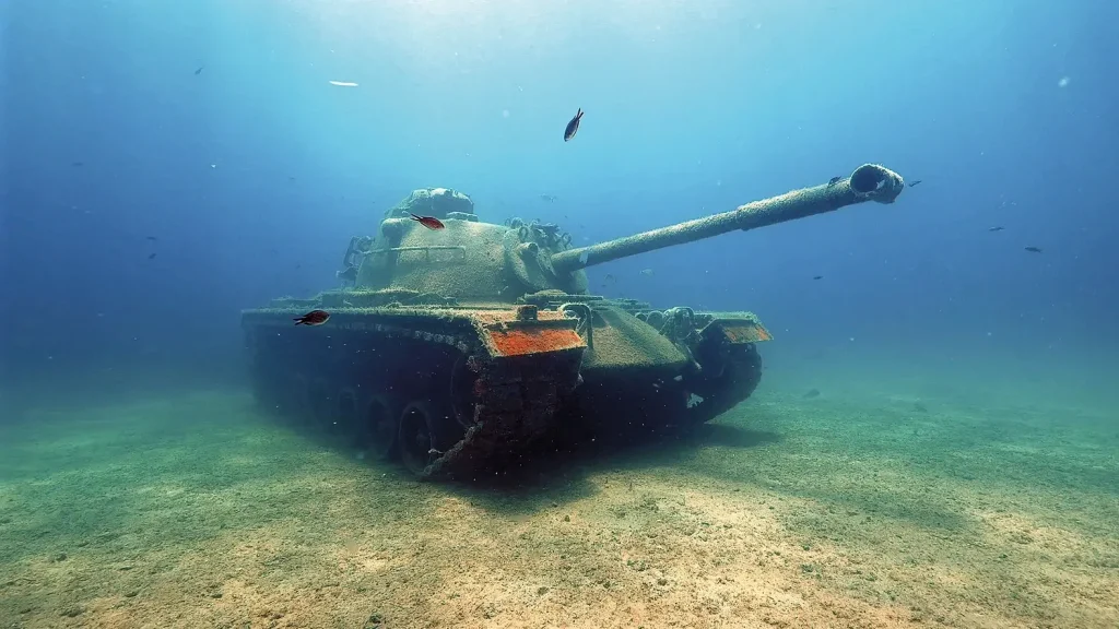 Ondergedompelde tank in Edirne's Golf van Saros trekt duikers