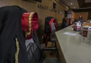 Rechtbank in Istanboel kent gevangenisstraffen op aan zes burgemeesters in corruptiezaak