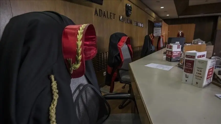 Rechtbank in Istanboel kent gevangenisstraffen op aan zes burgemeesters in corruptiezaak