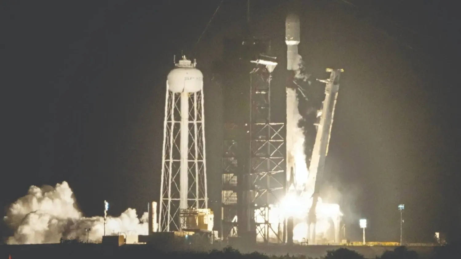 SpaceX-raket botst zoals voorspeld op de maan
