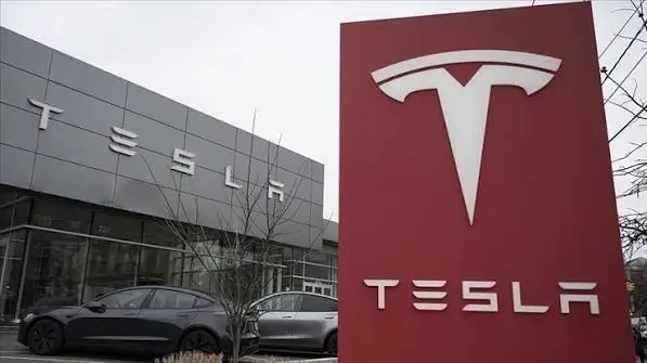 Tesla plaagt de aanstaande lancering van Cybercab-robotaxi