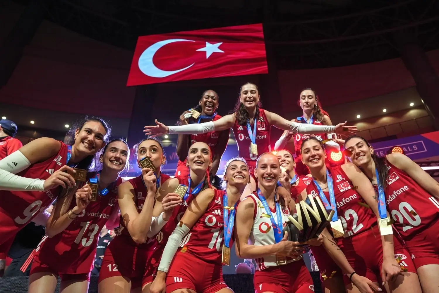 Türkiye versloeg Brazilië en won de tweede VNL-titel