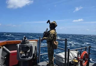 Turkse en Somalische strijdkrachten bevrijden gekaapt schip van piraten