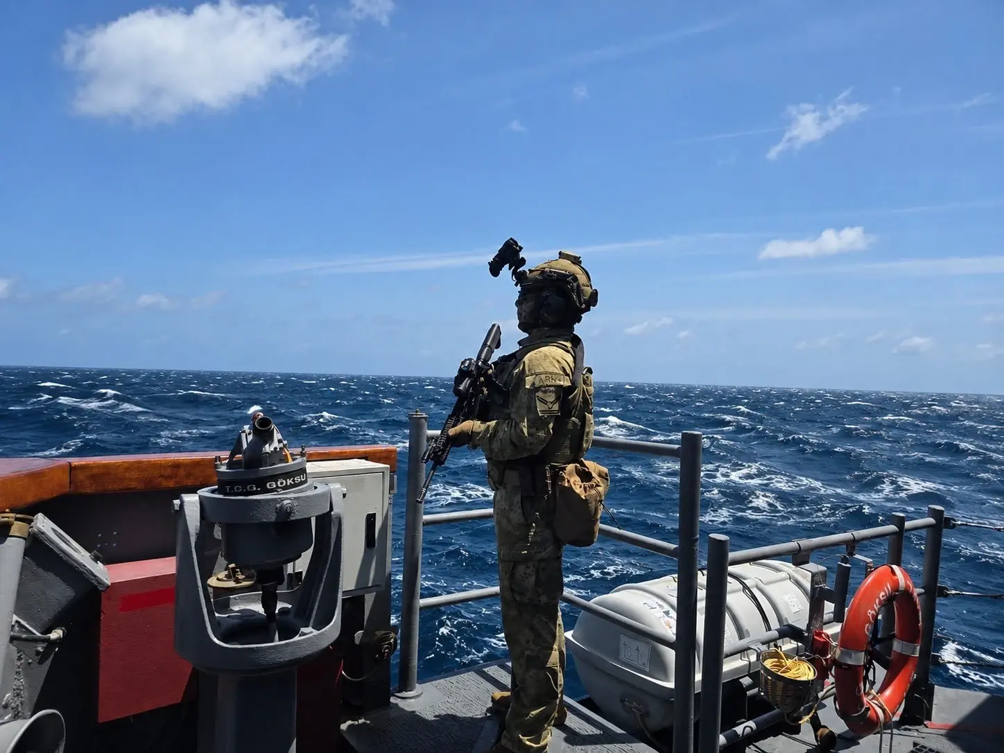 Turkse en Somalische strijdkrachten bevrijden gekaapt schip van piraten