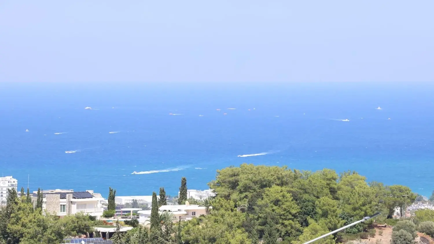 Zeven doden bij het kapseizen van een passagiersveerboot voor de kust van Turks-Cyprus