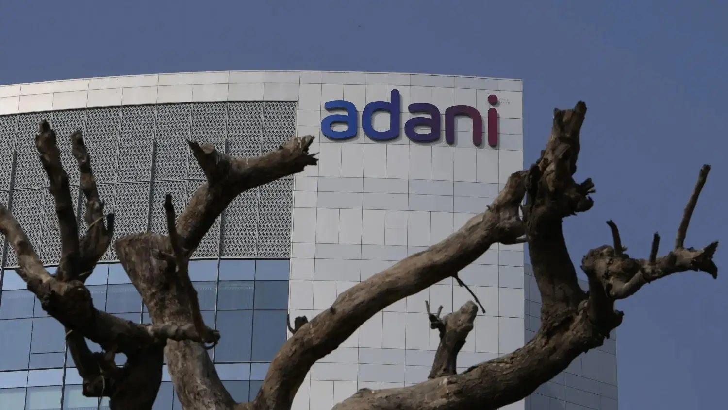 Adani Airport Business haalt $1 mrd op via de verkoop van aandelen