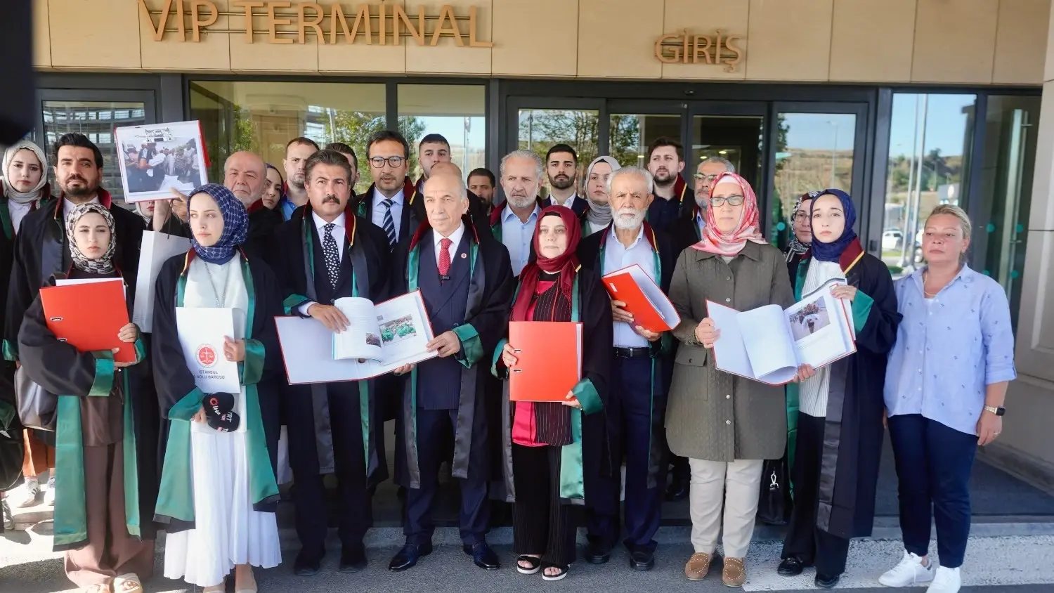 Advocaten uit Istanboel gaan naar Den Haag om bewijsmateriaal uit Gaza in te dienen