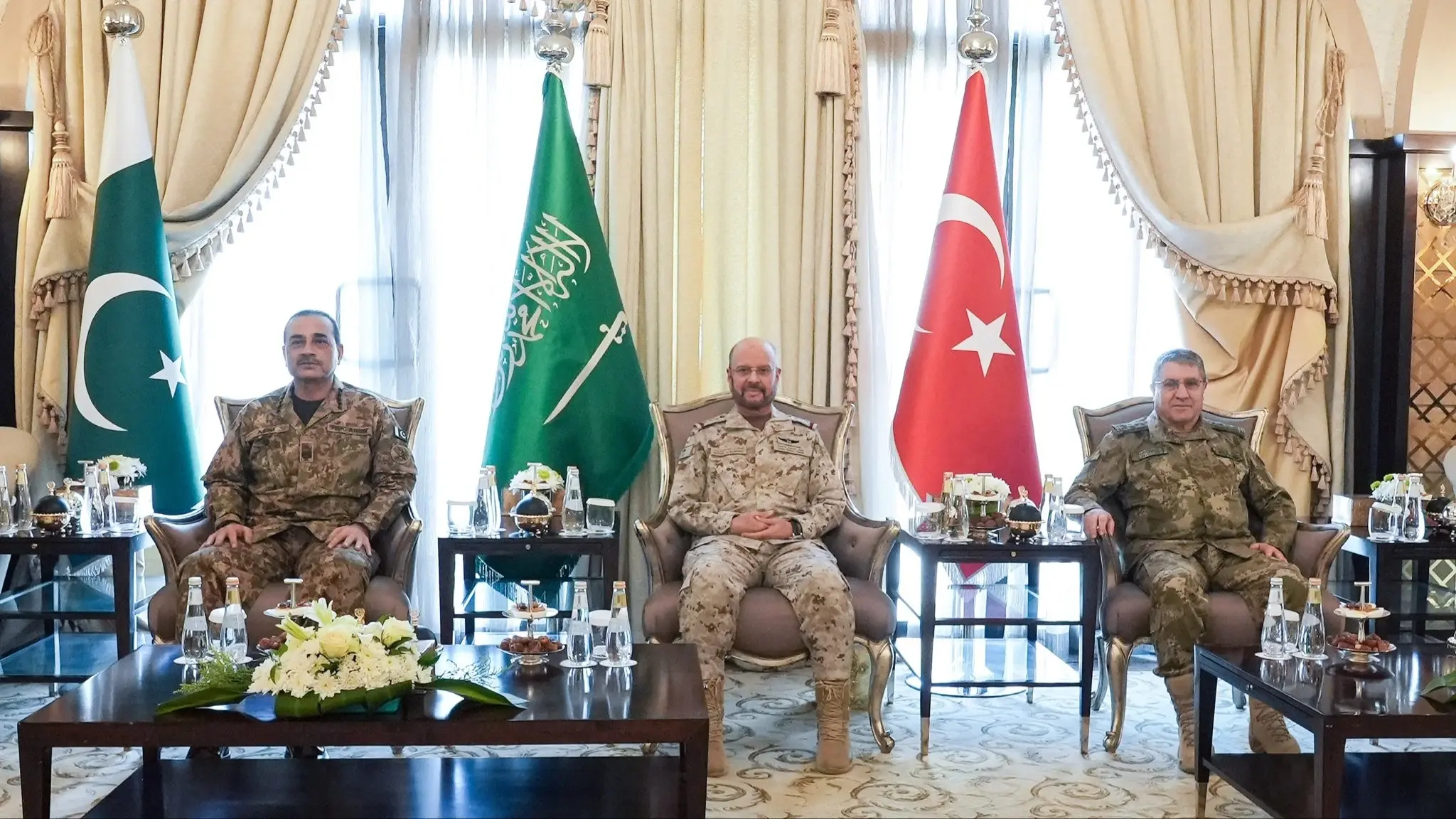 De bondgenoten van het Mekka-pact voeren dringende gesprekken na de Houthi-aanvallen