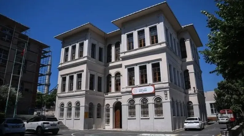 De historische Vefa High School brengt het moderne Turkiye naar voren