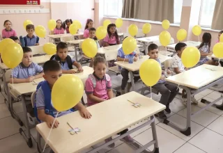 De nieuwste leerlingen van Türkiye gaan terug naar de klas voor een oriëntatieweek