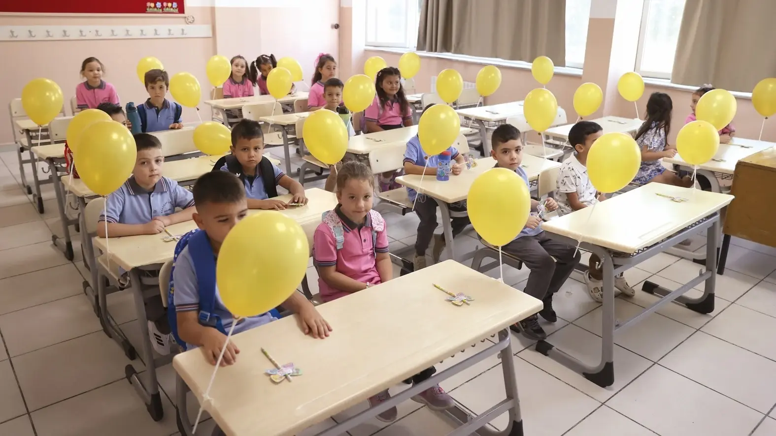 De nieuwste leerlingen van Türkiye gaan terug naar de klas voor een oriëntatieweek