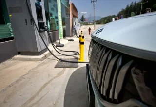 EV’s halen benzineauto’s in de EU in terwijl Türkiye overschakelt naar hybrides