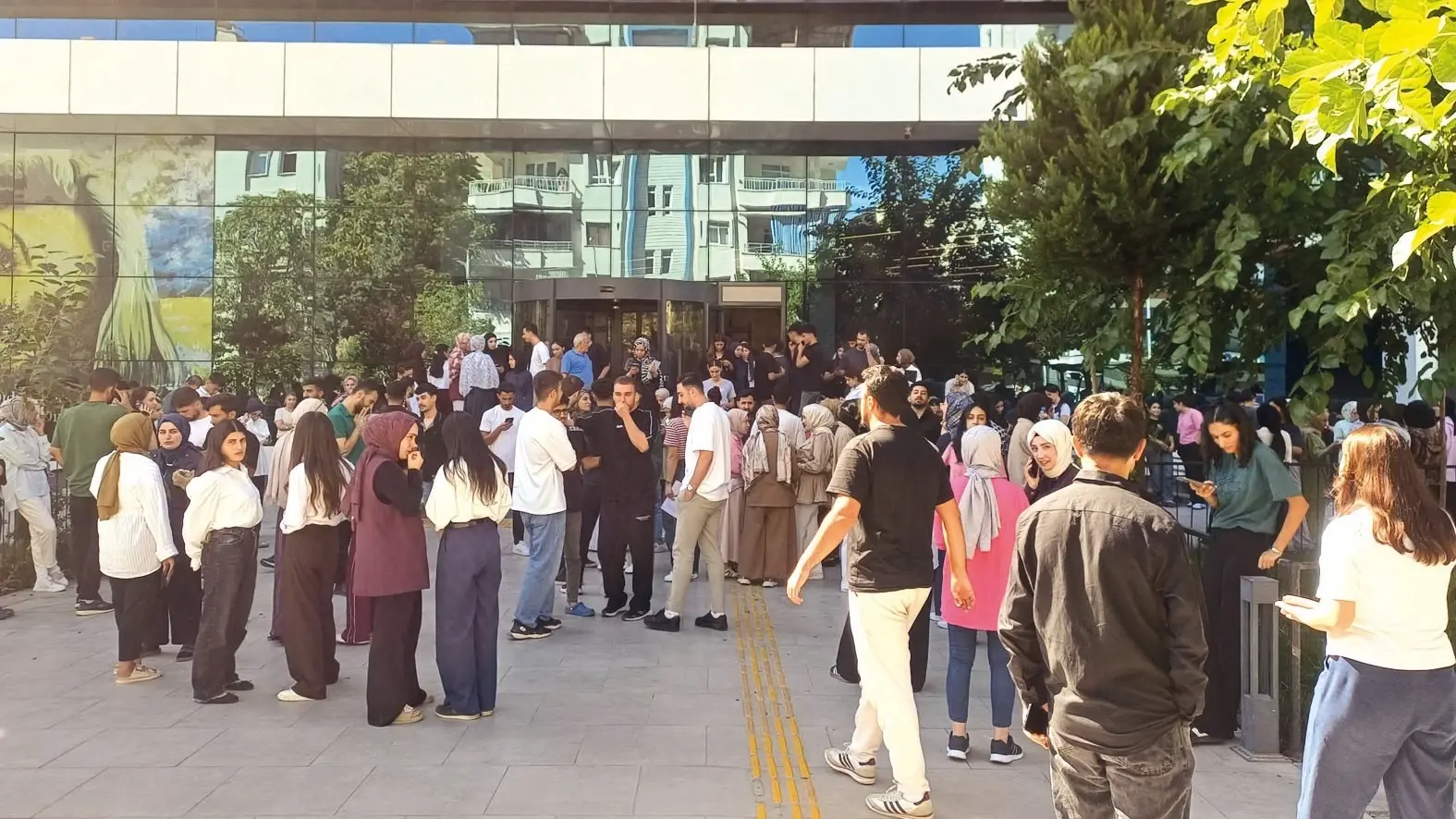 Een aardbeving met een kracht van 5,4 veroorzaakt paniek in het zuidoosten van Türkiye