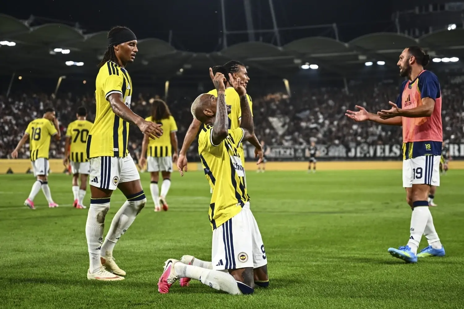 Fenerbahçe en Lyon strijden om plek in de Champions League