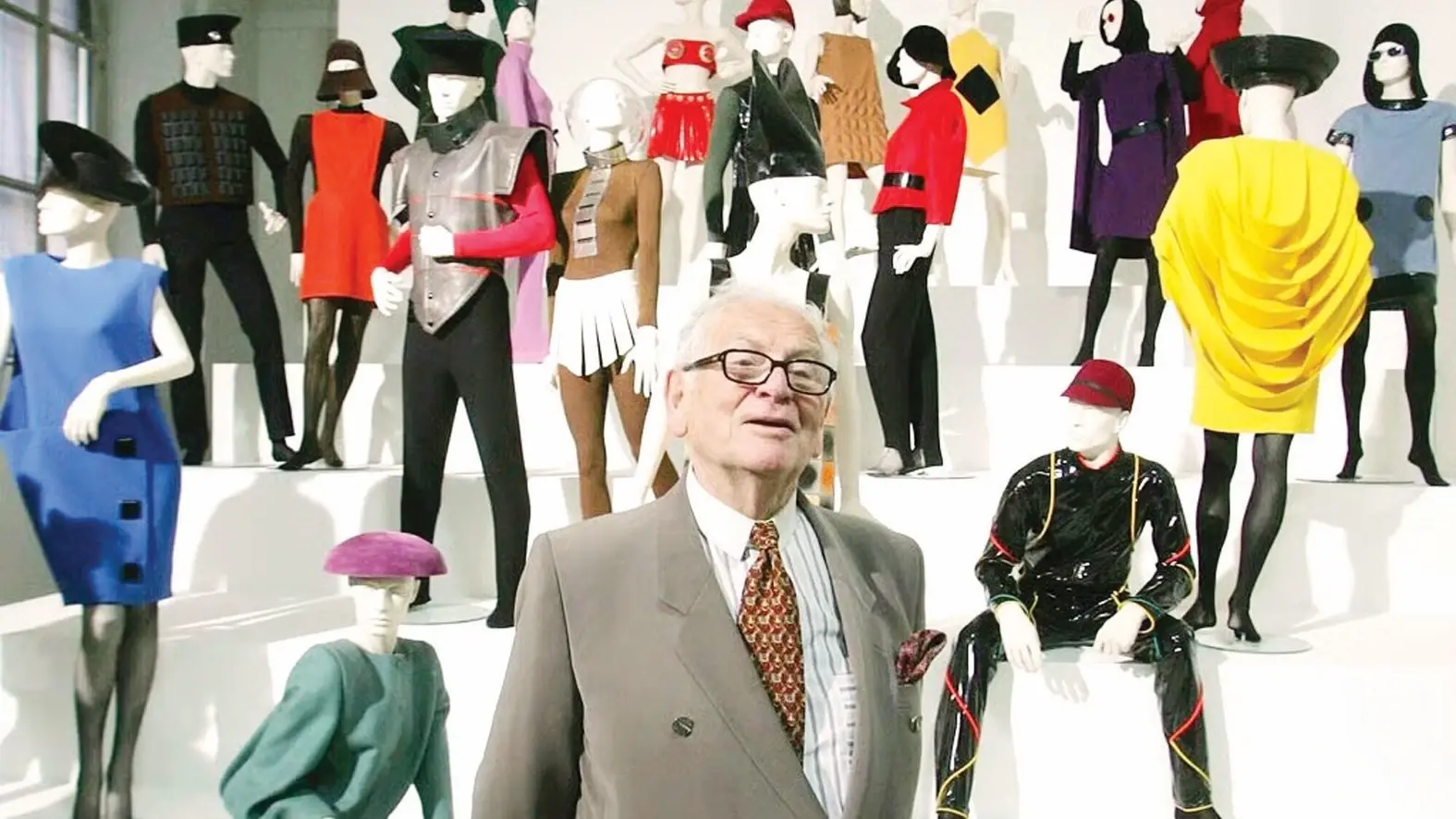 Het Pierre Cardin-museum brengt de futuristische stijl van de ontwerper naar Venetië