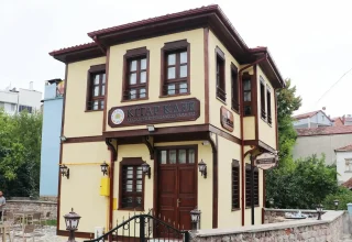 Historisch Samsun-herenhuis omgetoverd tot Book Cafe