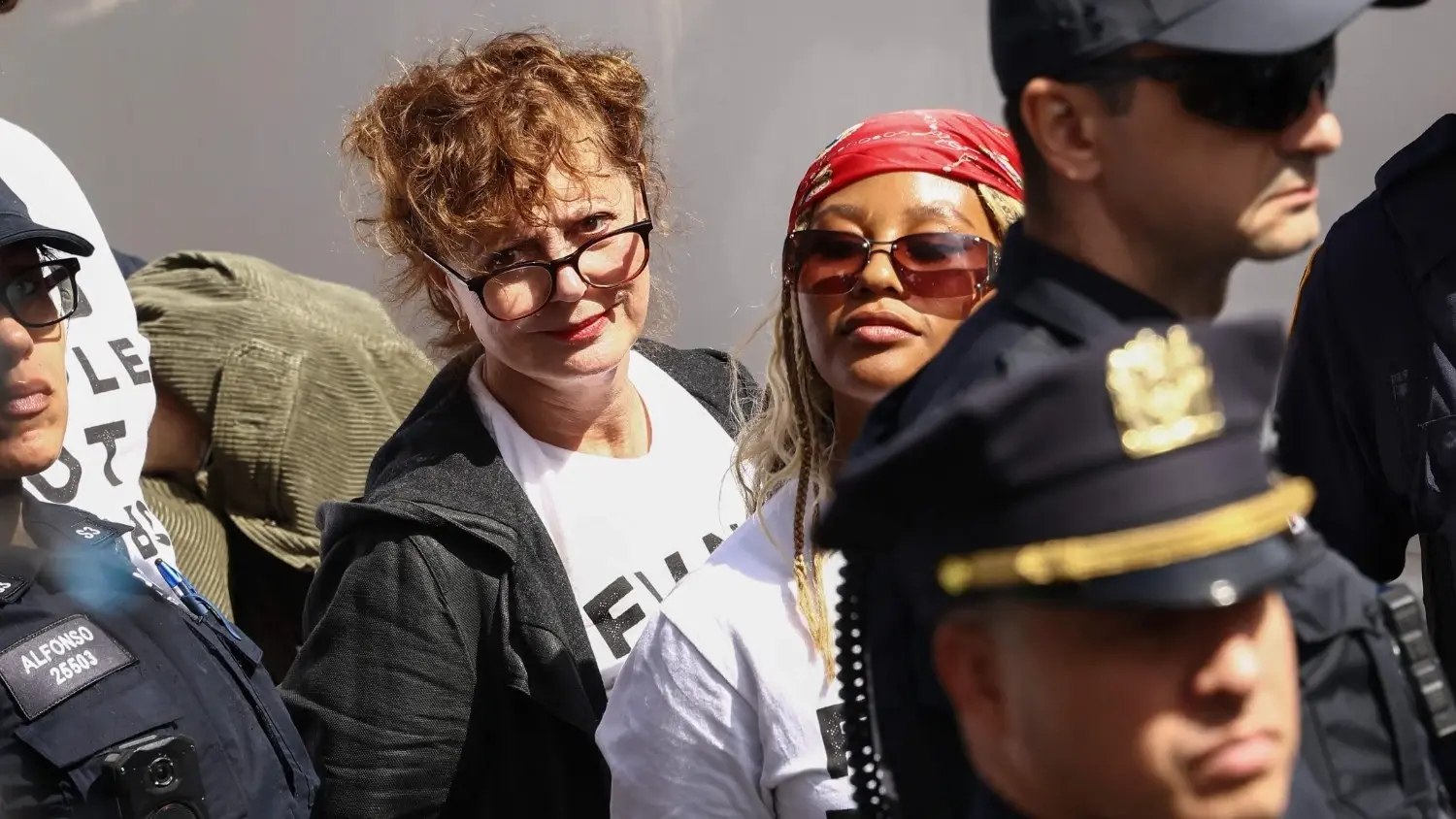 Hollywoodsterren onder de 100 gearresteerd tijdens protest in New York