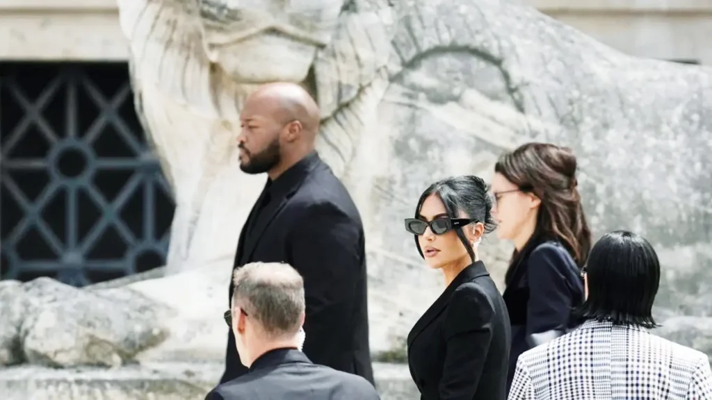 Kardashian krijgt 1 euro voor de overval in Parijs in 2016