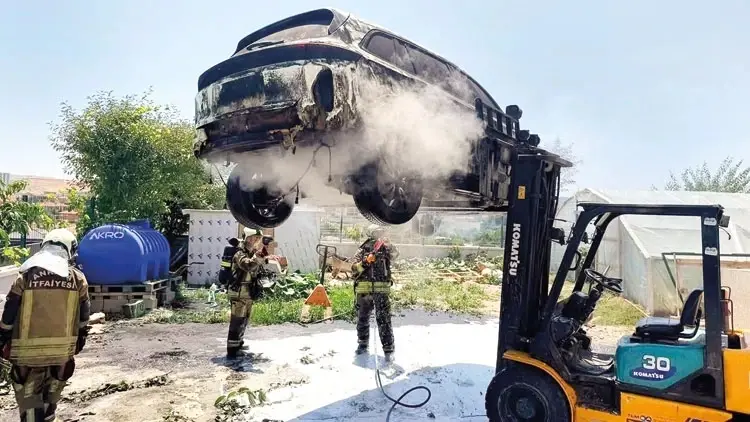 Meer Skywell ET5-auto's vatten vlam in Turkije