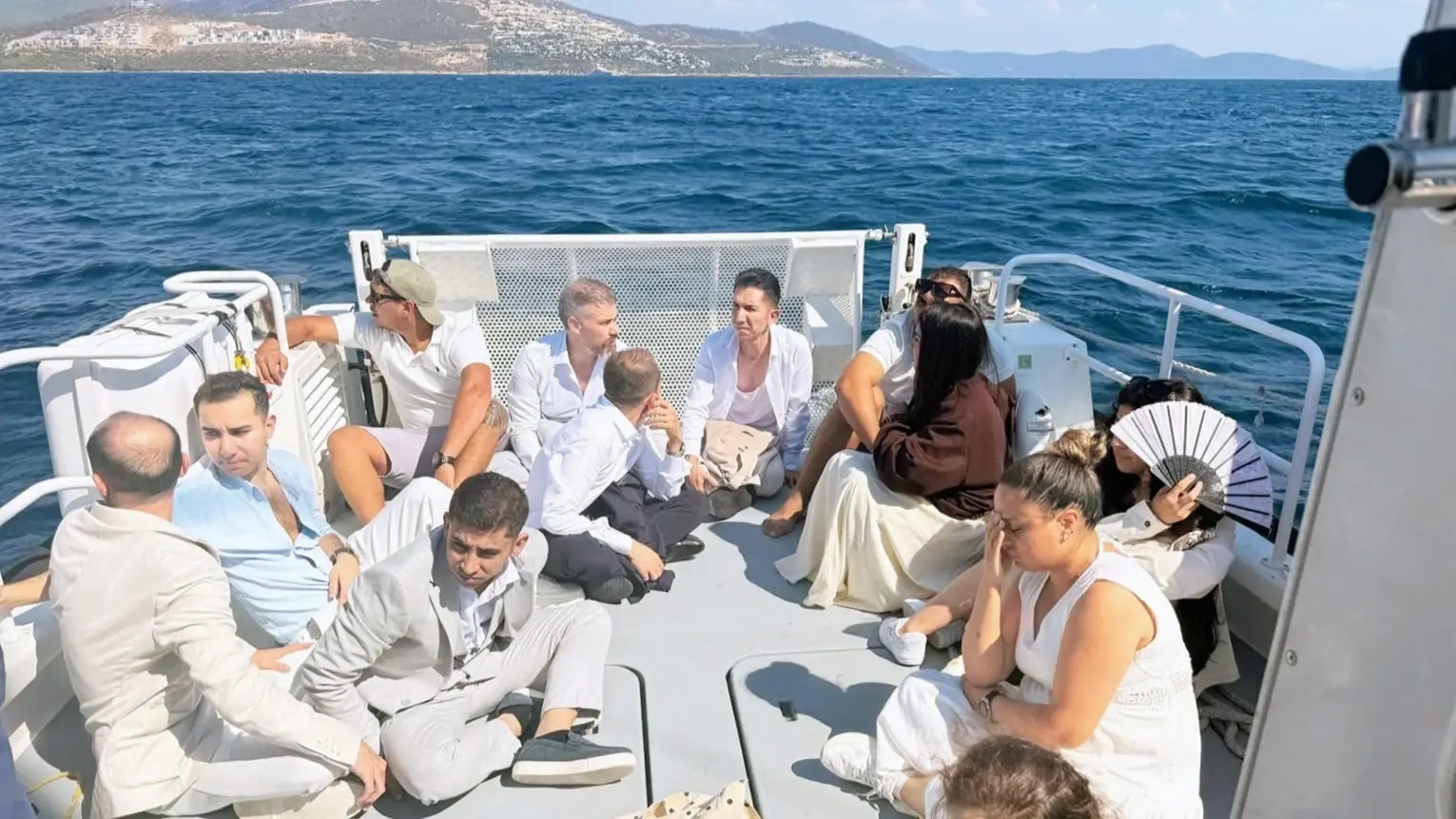 Migranten vermomd in pakken werden onderschept bij de Muğla in Türkiye