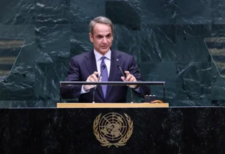 Mitsotakis roept op tot dialoog om de ‘gevoelige’ banden met Türkiye te versoepelen