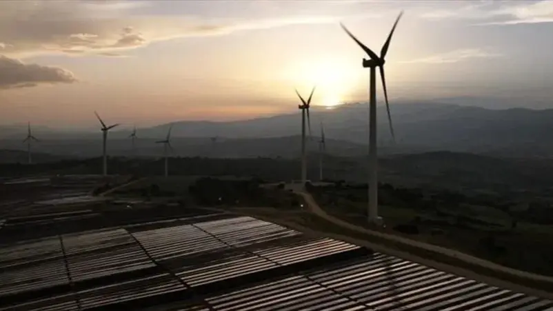 Zonne- en windenergie leveren bijna een kwart van de stroom van Türkiye