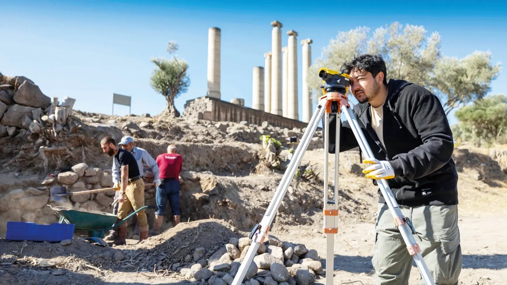 5000 jaar oude zilveren sieradenschat werpt licht op het verleden van İzmir